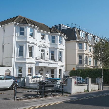 Bournemouth Beachfront Retreat 3 Bedroom 3 Bathroom Seaside B&B With Free Parking Exterior photo