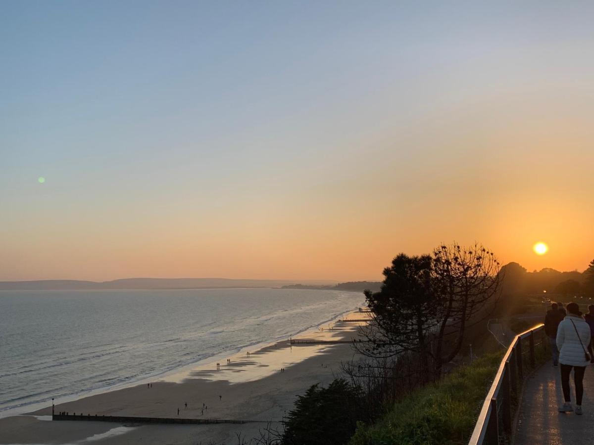 Bournemouth Beachfront Retreat 3 Bedroom 3 Bathroom Seaside B&B With Free Parking Exterior photo