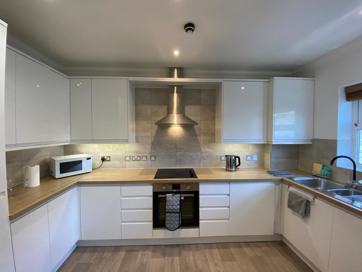 Bournemouth Beachfront Retreat 3 Bedroom 3 Bathroom Seaside B&B With Free Parking Exterior photo