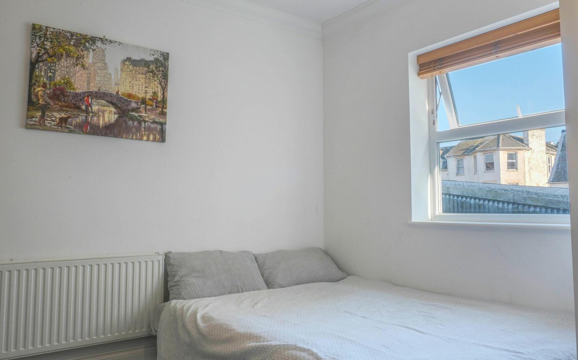 Bournemouth Beachfront Retreat 3 Bedroom 3 Bathroom Seaside B&B With Free Parking Exterior photo